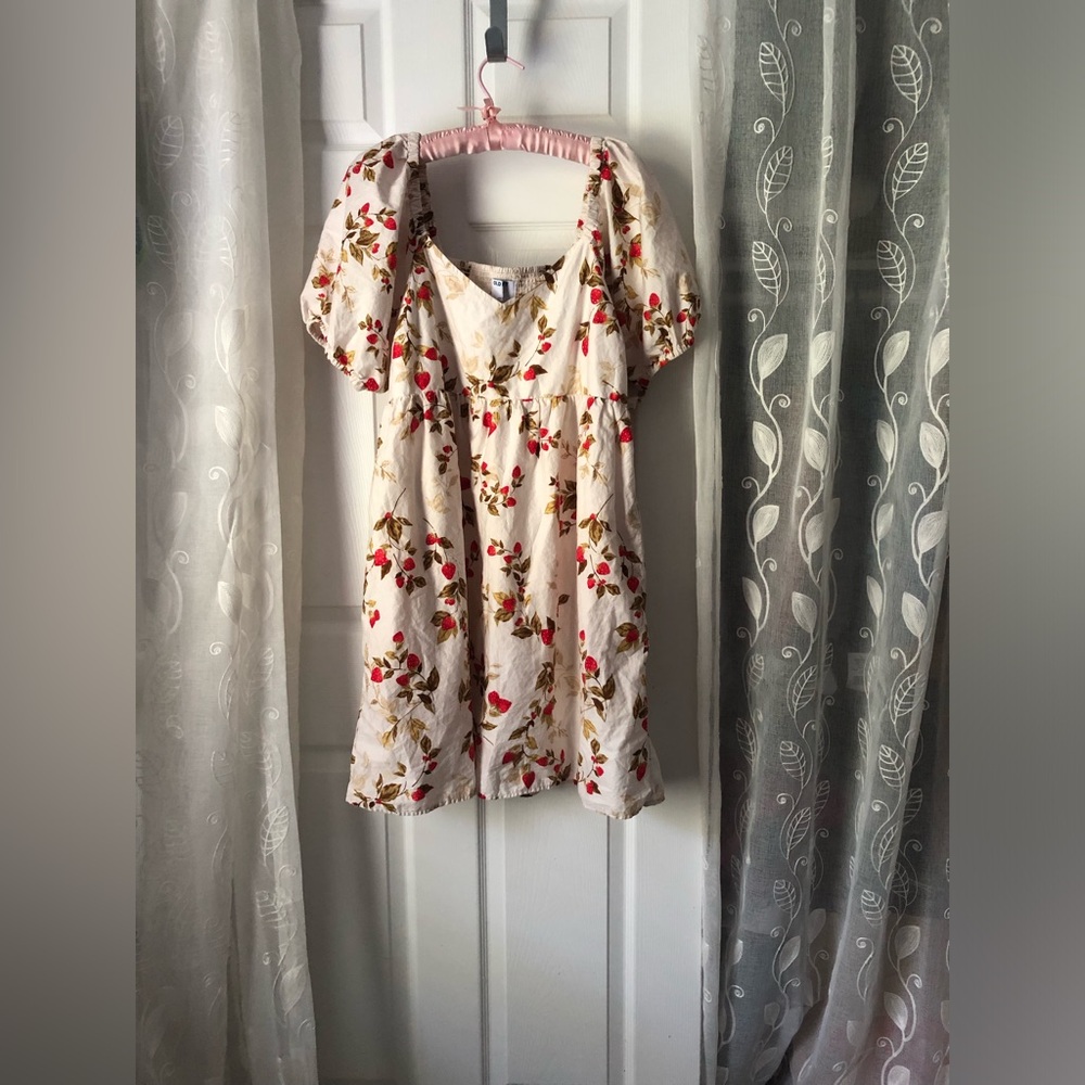 Old Navy Fit & Flare Puff Sleeve Strawberry babydoll mini Dress women Size L